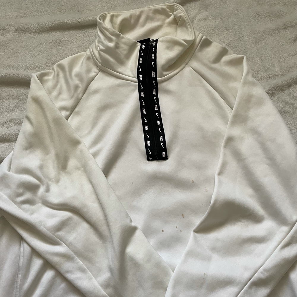Super cute and comfy Nike quarter zip